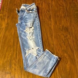 American eagle distressed boyfriend jeans. Lightly worn!